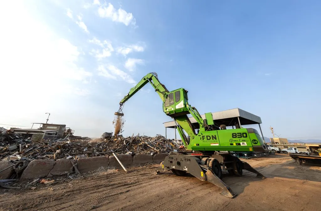 Grúa Sennebogen 830 de FDN Recycling